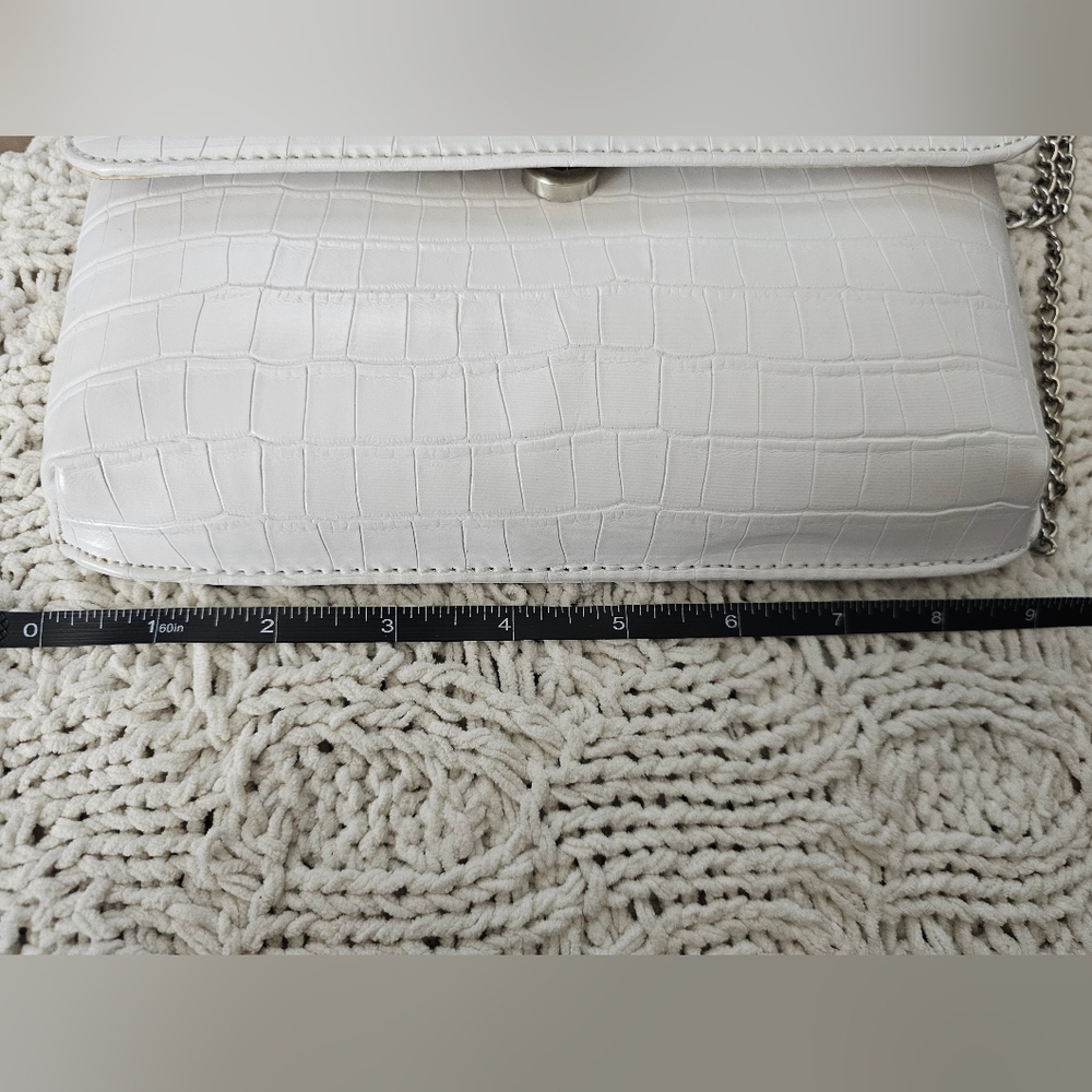Guess Crossbody Purse - Picture 8 of 8